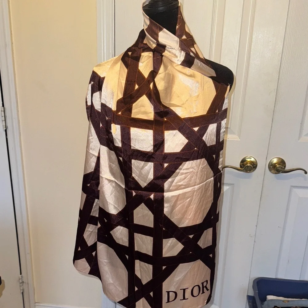 Brown and Cream Scarf - Picture 3 of 11